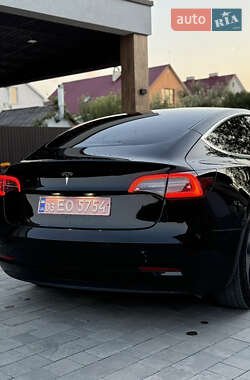 Седан Tesla Model 3 2020 в 