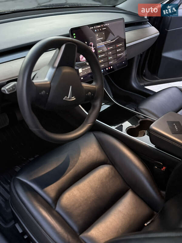 Седан Tesla Model 3 2020 в Берегово
