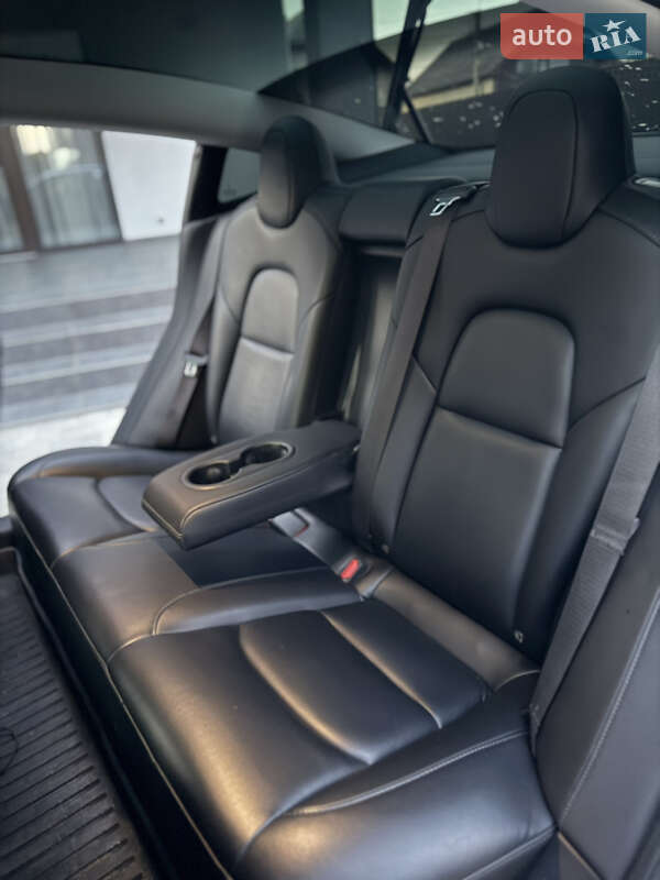 Седан Tesla Model 3 2020 в Виноградове