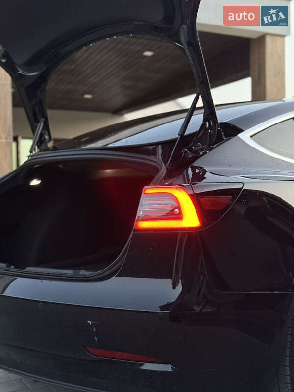 Седан Tesla Model 3 2020 в Берегово