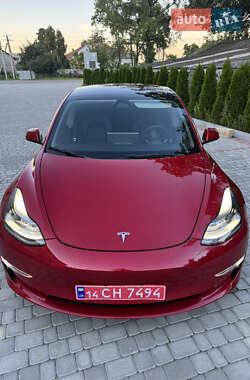 Седан Tesla Model 3 2022 в 