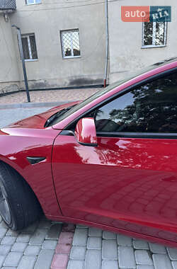 Седан Tesla Model 3 2022 в 