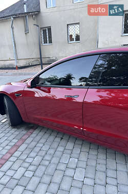 Седан Tesla Model 3 2022 в 