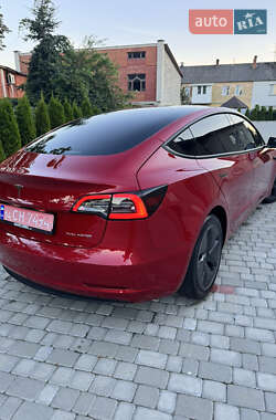 Седан Tesla Model 3 2022 в 