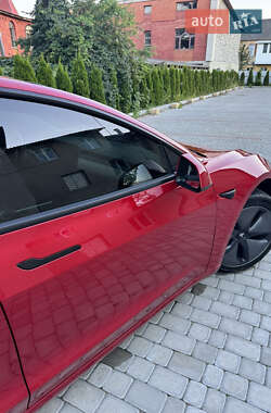 Седан Tesla Model 3 2022 в 