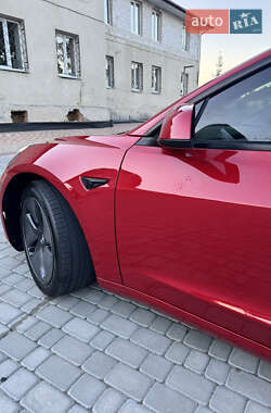 Седан Tesla Model 3 2022 в 