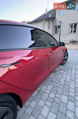 Седан Tesla Model 3 2022 в 
