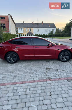 Седан Tesla Model 3 2022 в 