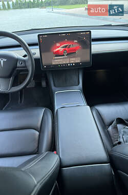 Седан Tesla Model 3 2022 в 