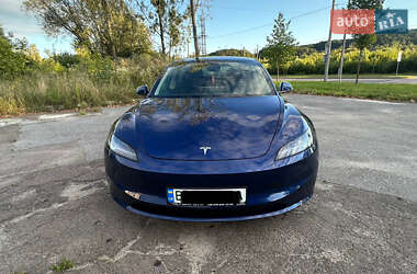 Седан Tesla Model 3 2024 в 