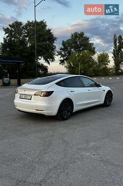 Седан Tesla Model 3 2021 в 