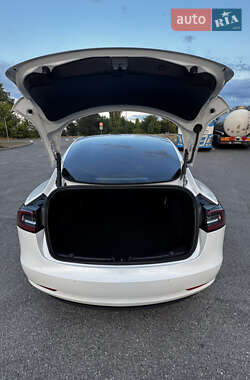 Седан Tesla Model 3 2021 в 