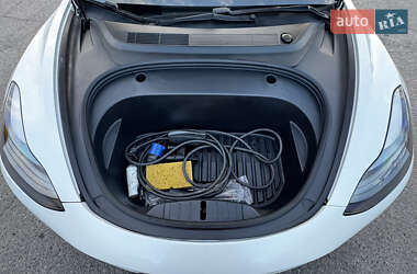 Седан Tesla Model 3 2021 в 