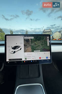 Седан Tesla Model 3 2021 в 