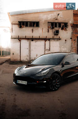 Седан Tesla Model 3 2023 в 