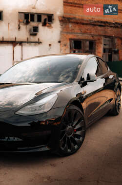 Седан Tesla Model 3 2023 в 
