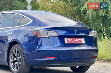 Седан Tesla Model 3 2020 в 