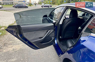 Седан Tesla Model 3 2020 в 