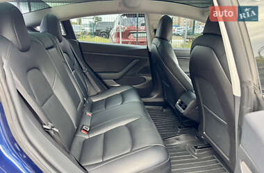 Седан Tesla Model 3 2020 в 