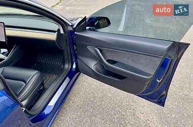 Седан Tesla Model 3 2020 в 