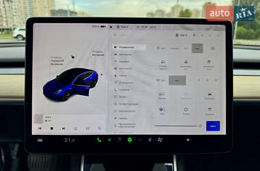 Седан Tesla Model 3 2020 в 