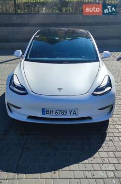 Седан Tesla Model 3 2020 в 
