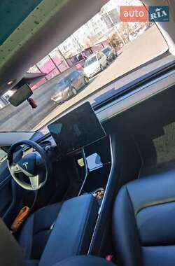 Седан Tesla Model 3 2020 в 