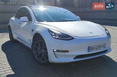 Седан Tesla Model 3 2020 в 
