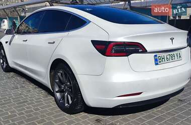 Седан Tesla Model 3 2020 в 