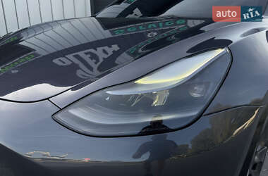 Седан Tesla Model 3 2023 в 