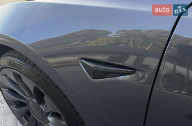 Седан Tesla Model 3 2023 в 