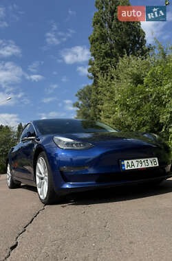 Седан Tesla Model 3 2019 в Львове