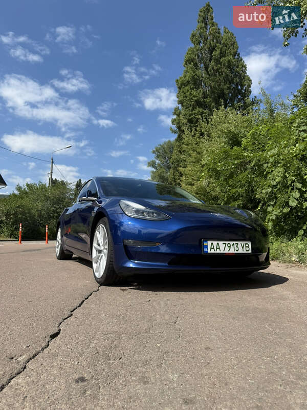Седан Tesla Model 3 2019 в Киеве