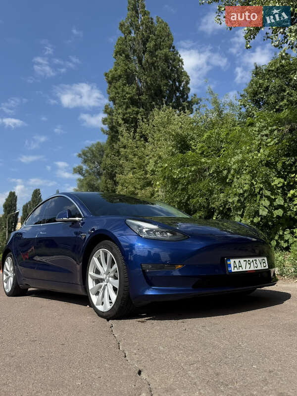 Седан Tesla Model 3 2019 в Киеве