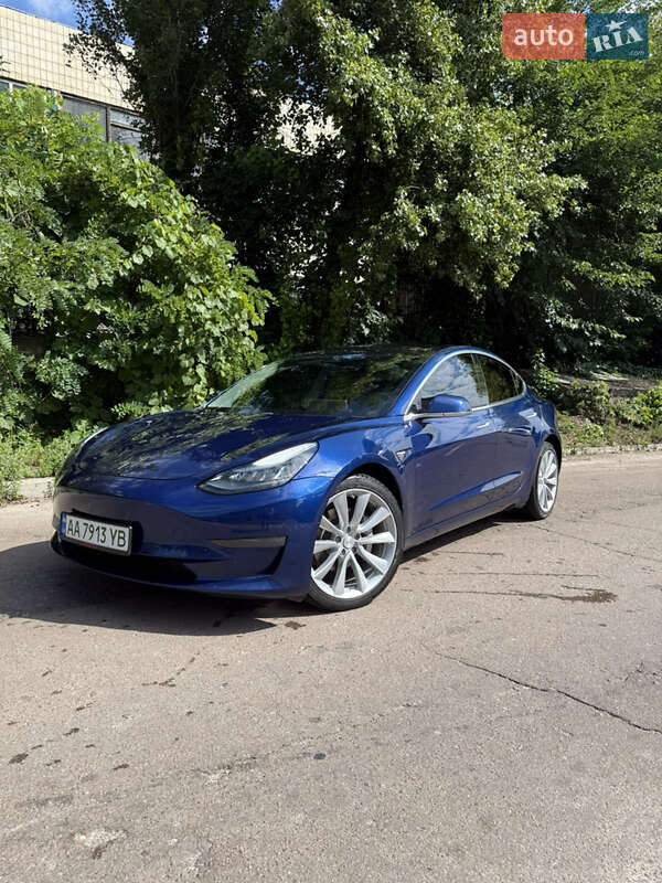 Седан Tesla Model 3 2019 в Киеве