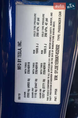 Седан Tesla Model 3 2019 в Львове