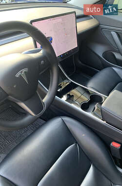 Седан Tesla Model 3 2019 в Львове