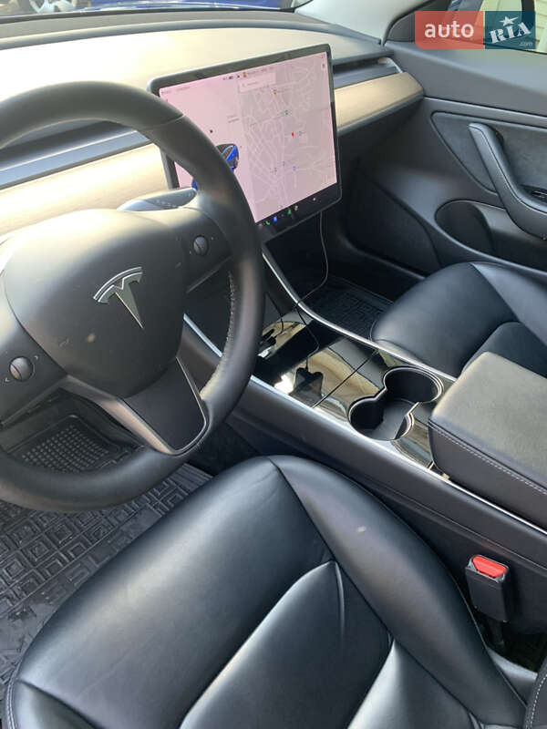 Седан Tesla Model 3 2019 в Киеве
