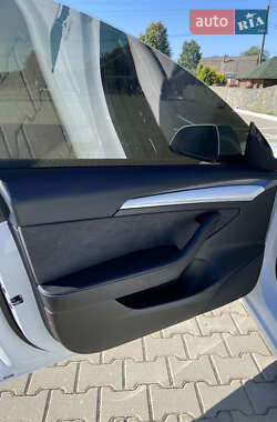 Седан Tesla Model 3 2021 в 