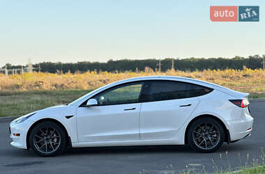 Седан Tesla Model 3 2021 в 