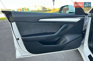 Седан Tesla Model 3 2021 в 
