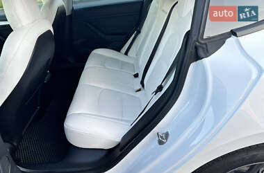 Седан Tesla Model 3 2021 в 