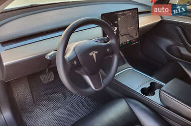 Седан Tesla Model 3 2021 в 