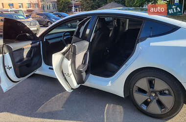 Седан Tesla Model 3 2021 в 