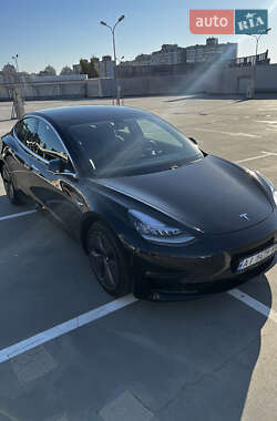 Седан Tesla Model 3 2020 в 