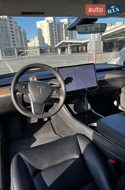 Седан Tesla Model 3 2020 в 