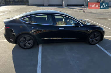 Седан Tesla Model 3 2020 в 