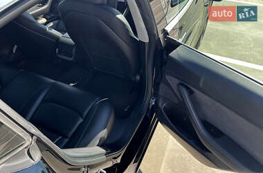 Седан Tesla Model 3 2020 в 