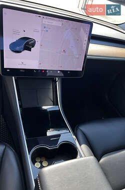Седан Tesla Model 3 2020 в 