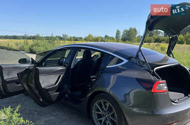 Седан Tesla Model 3 2017 в 